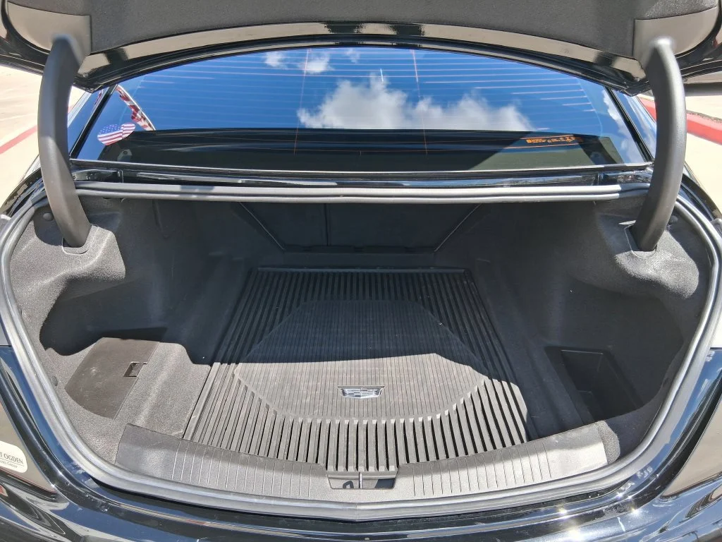 Used 2022 BLACK RAVEN Cadillac Premium Luxury image 5
