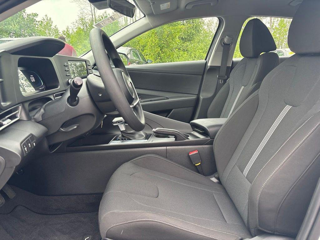 New 2026 White Hyundai SE image 10
