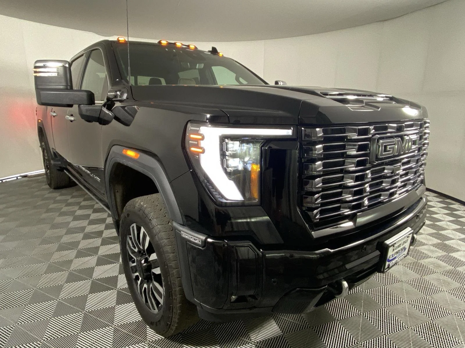 Used 2025 Onyx Black GMC Denali Ultimate image 19