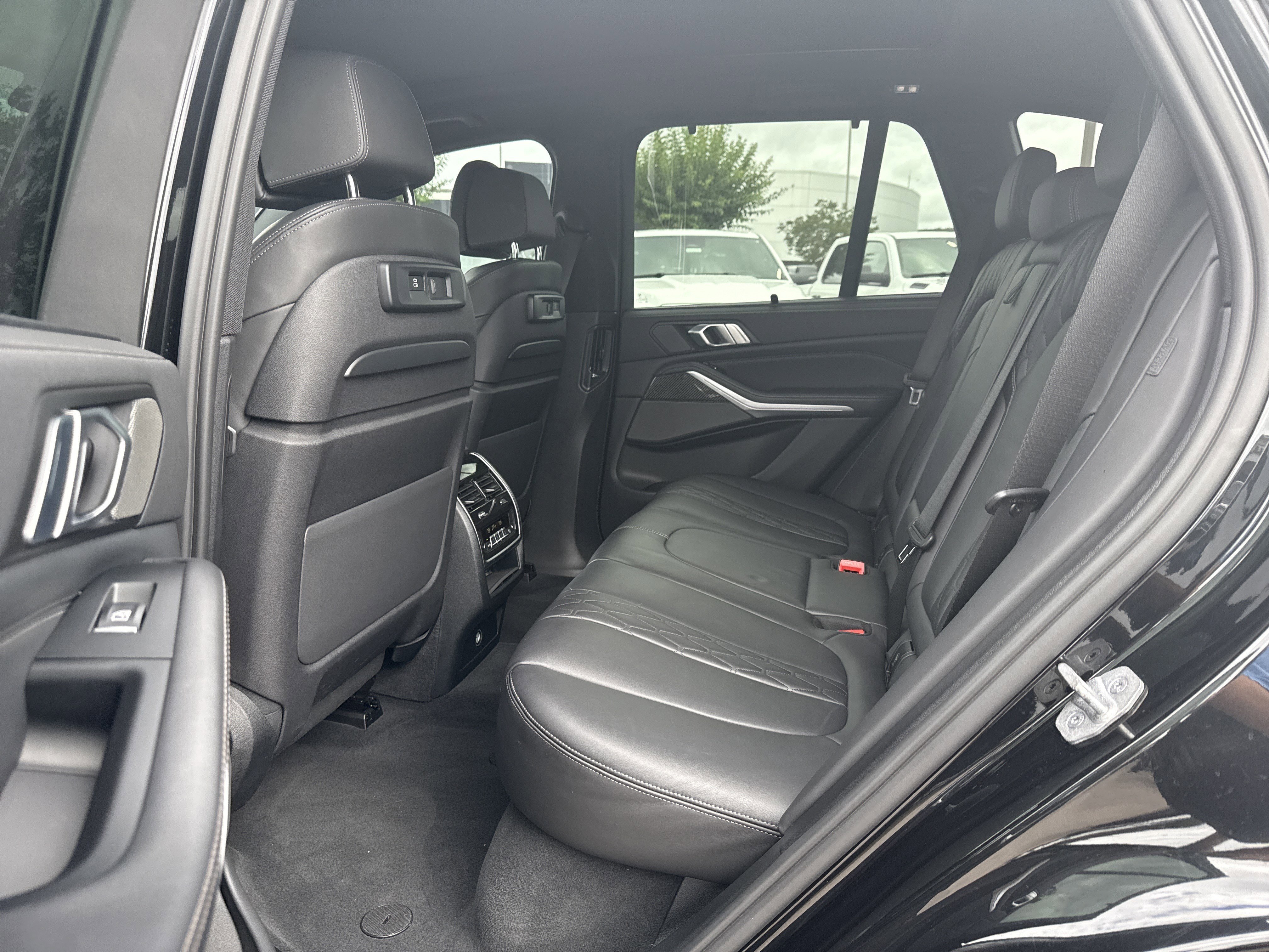 Used 2023 Black Sapphire Metallic BMW M50i image 23