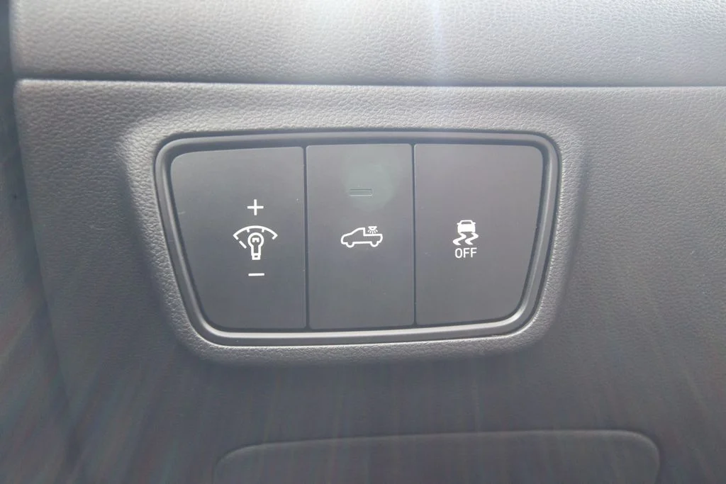 Used 2022 White Hyundai SEL Premium image 22
