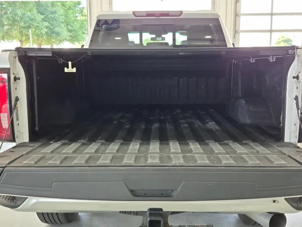 Used 2023 White Frost Tricoat GMC SLT image 22