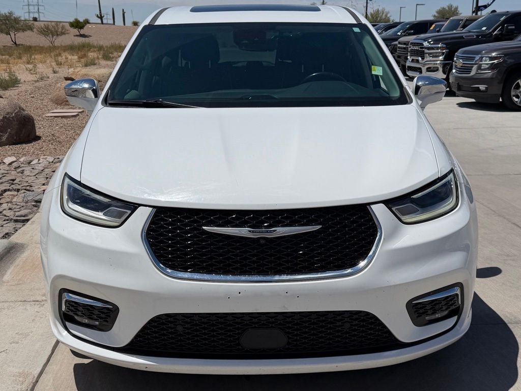 Used 2022 White Chrysler Limited image 3