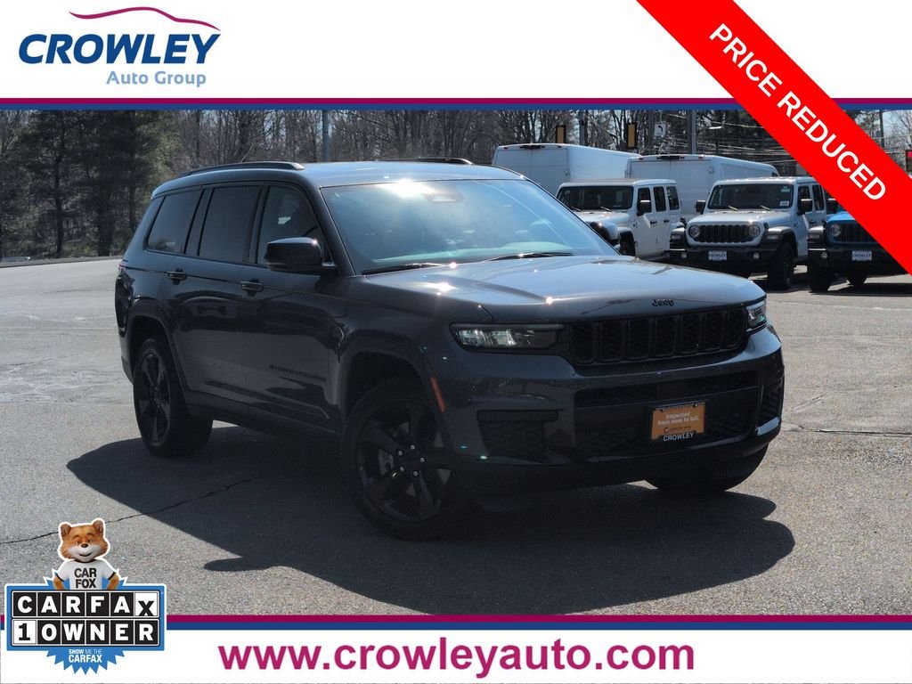 Used 2023 Gray Jeep Altitude image 1