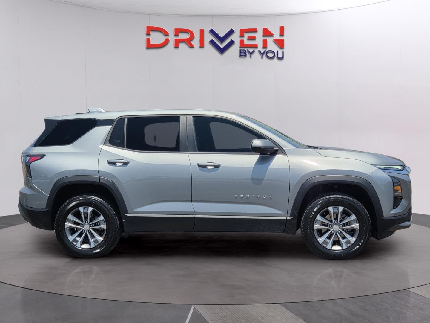 Used 2026 Sterling Gray Metallic Chevrolet FWD LT image 6