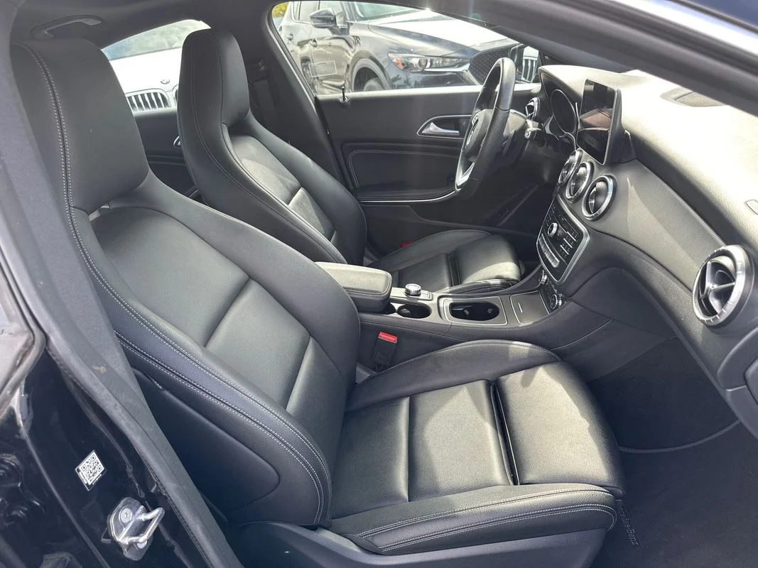 Used 2019 Black Mercedes-Benz 4MATIC® image 29