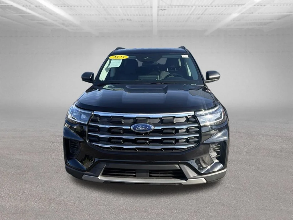 Used 2025 Black Ford Active image 3