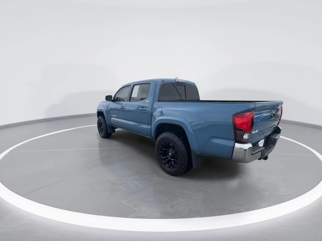 Used 2019 Blue Toyota SR5 image 6