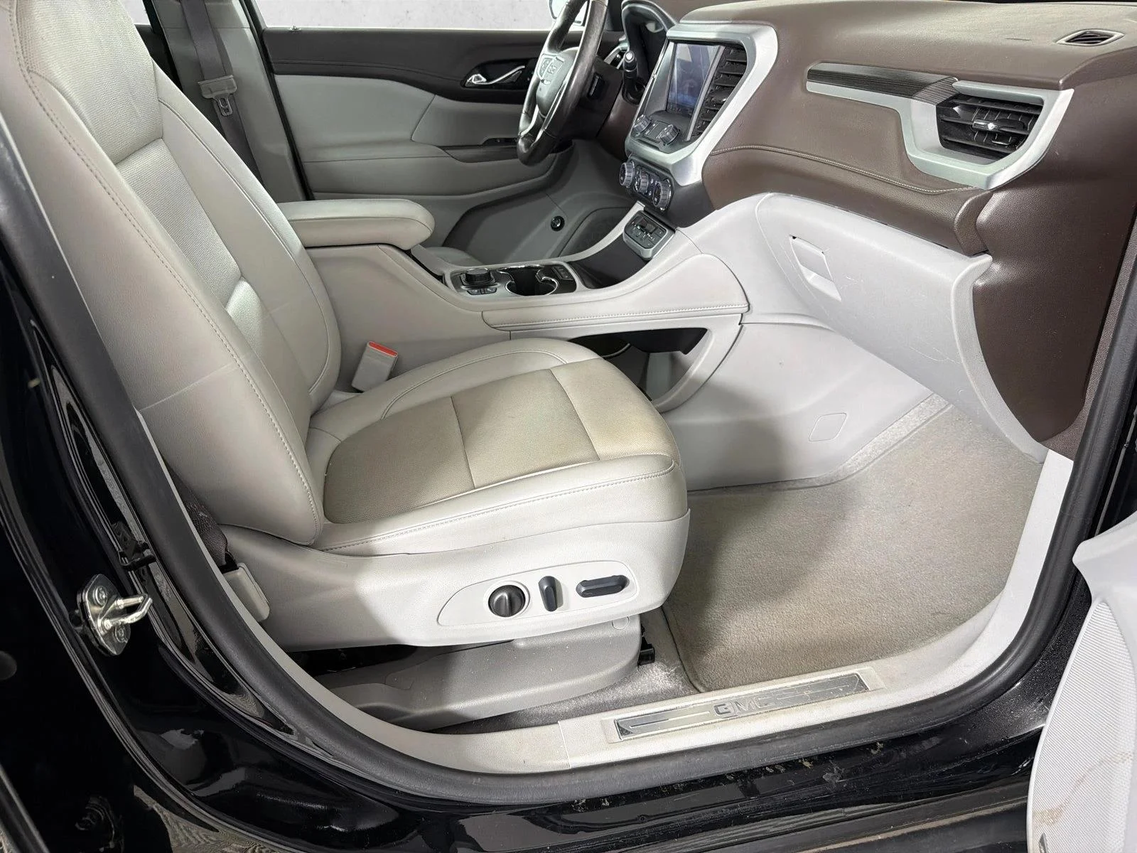 Used 2022 White GMC SLT image 15