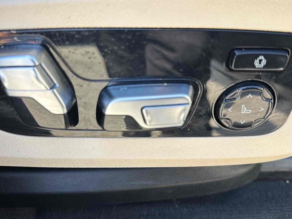 Used 2022 White BMW xDrive40i image 18