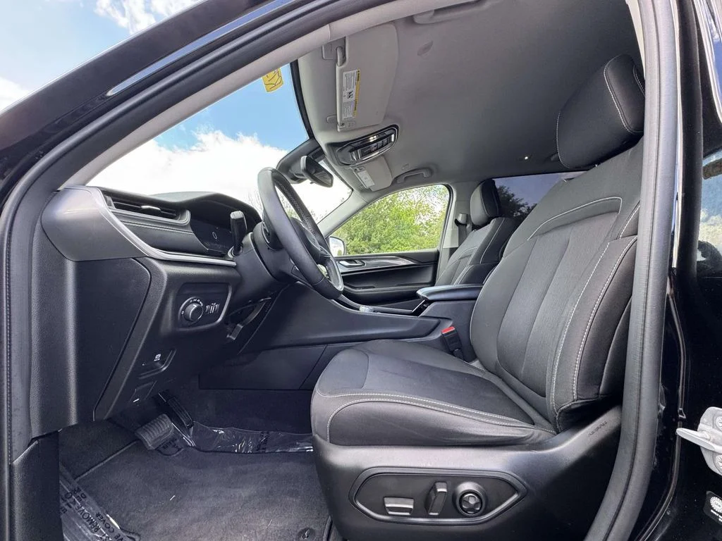 Used 2021 Black Jeep Laredo image 13