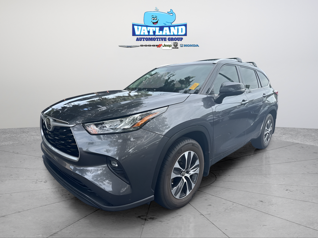 Used 2020 Gray Toyota XLE image 22