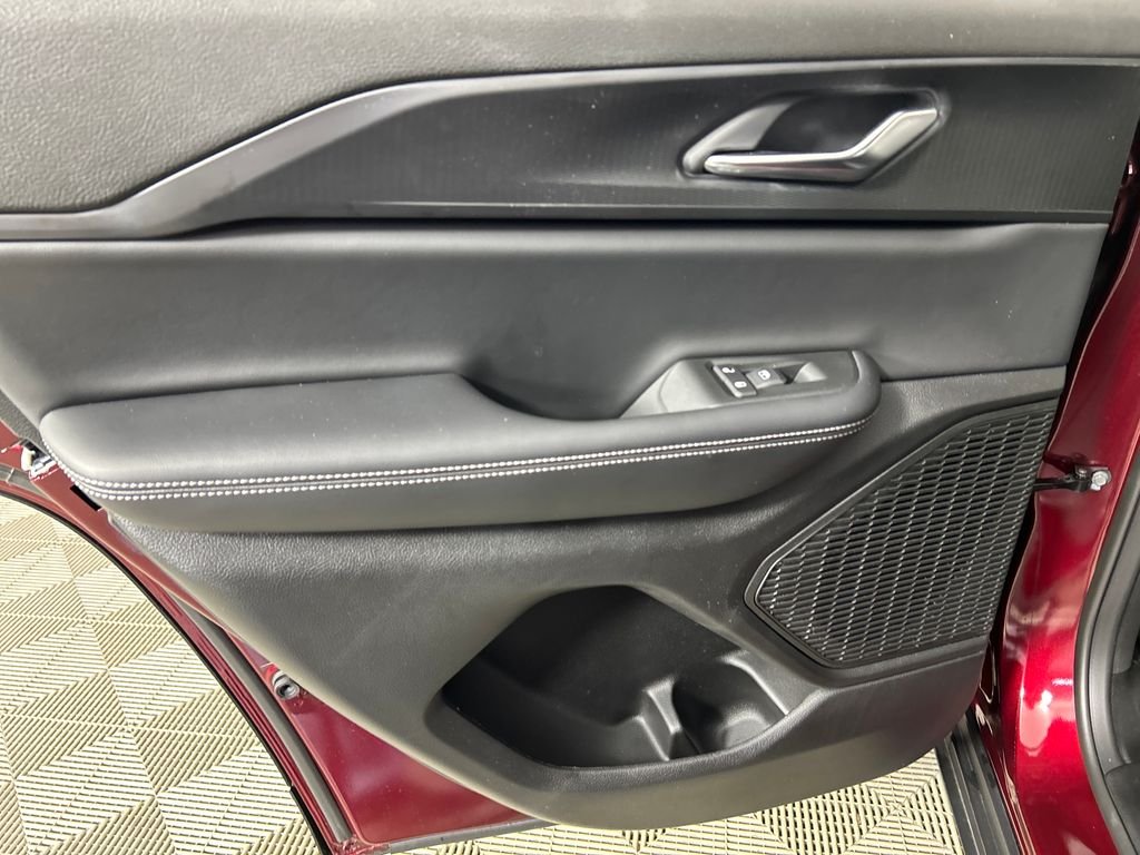 Used 2025 Red Jeep Altitude image 15