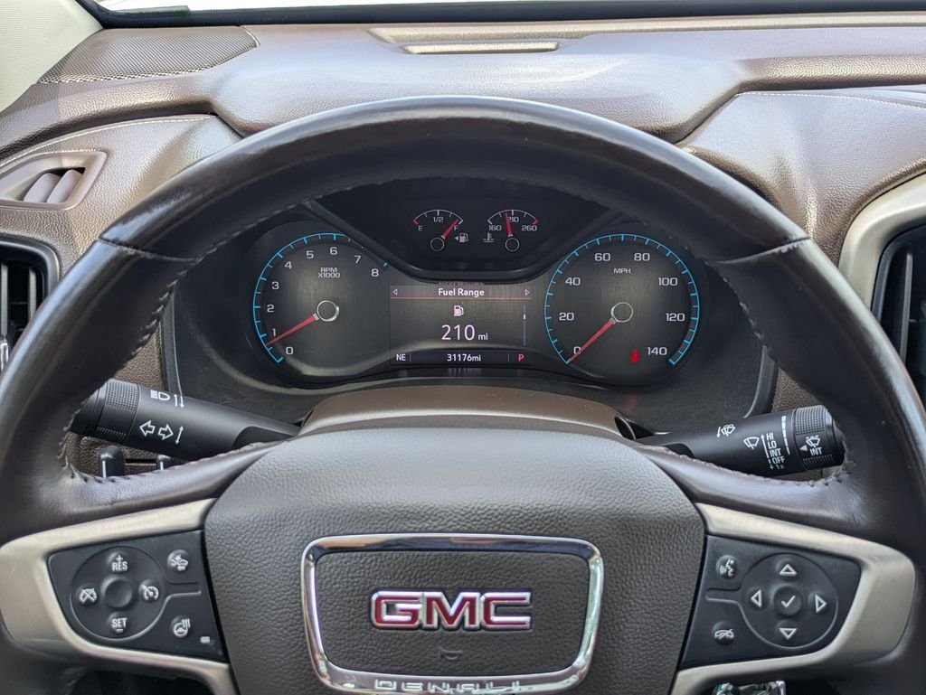 Used 2022 White GMC Denali image 29