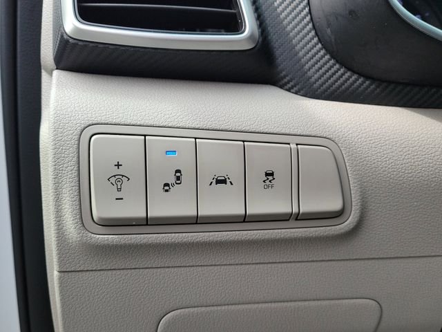 Used 2020 White Hyundai Value image 9