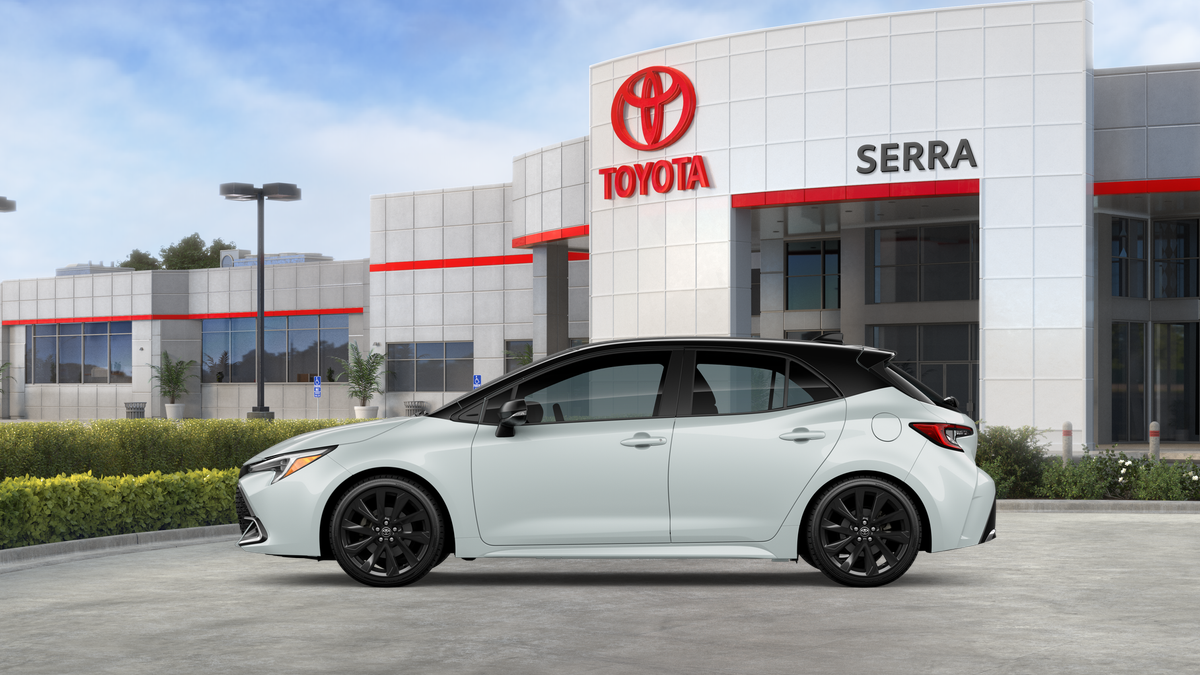 New 2026 Wind Chill Pearl with Midnight Black Metallic roof Toyota XSE image 5