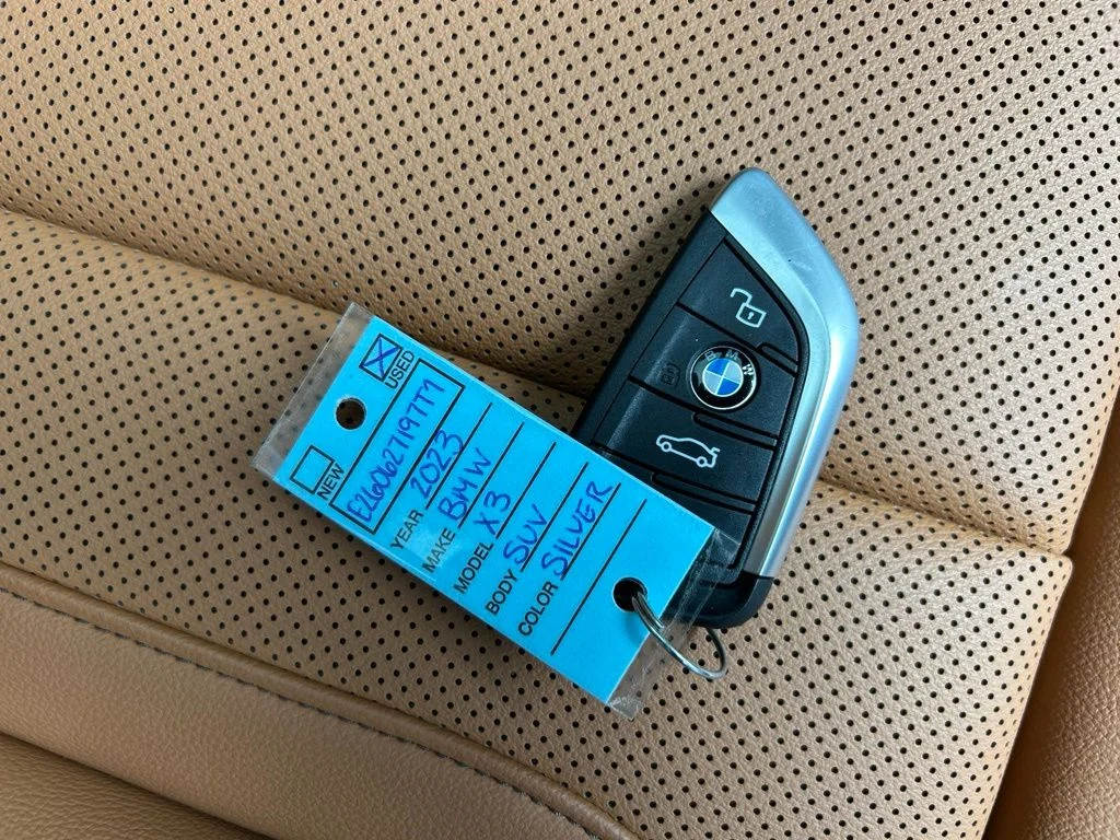 Used 2023 Gray BMW xDrive30i image 34