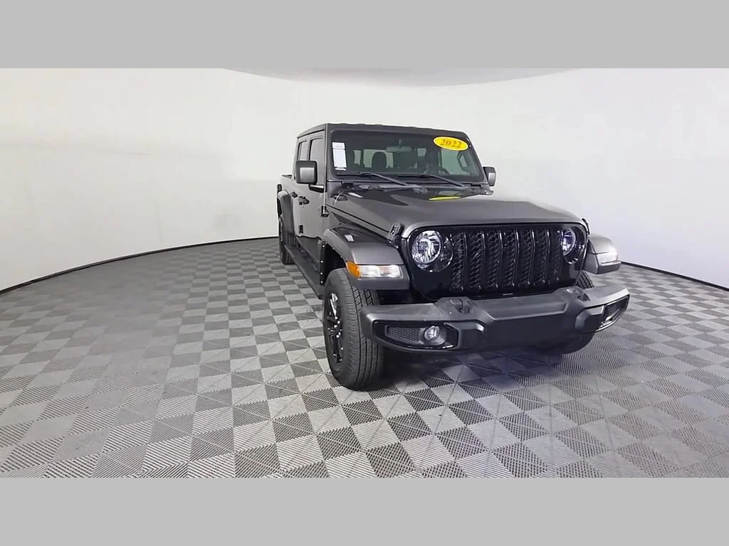 Used 2022 Granite Crystal Metallic Clearcoat Jeep Altitude image 52