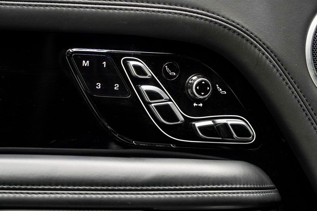 Used 2022 Black Land Rover SVAutobiography image 40