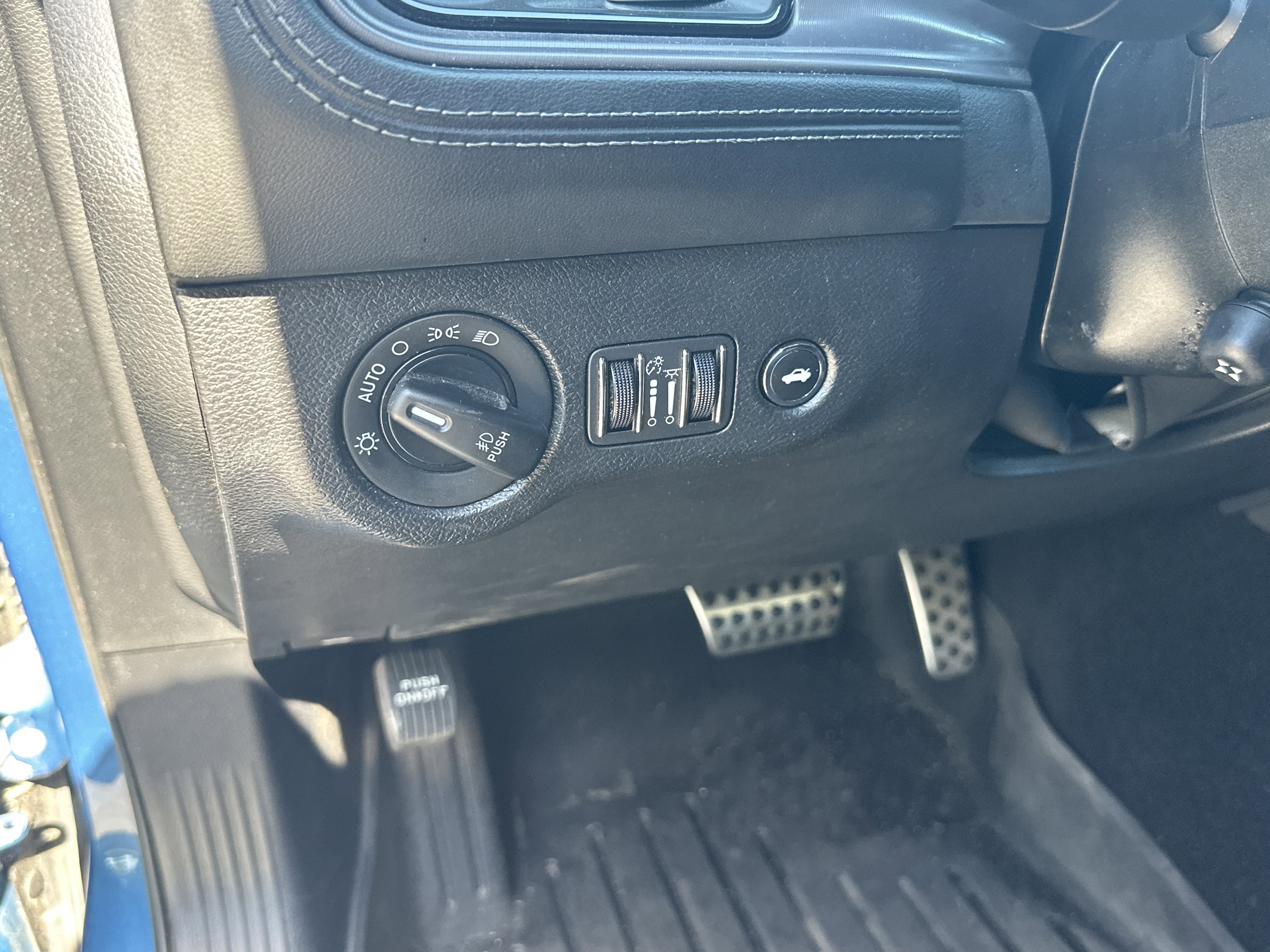 Used 2023 Frostbite Dodge SXT image 27