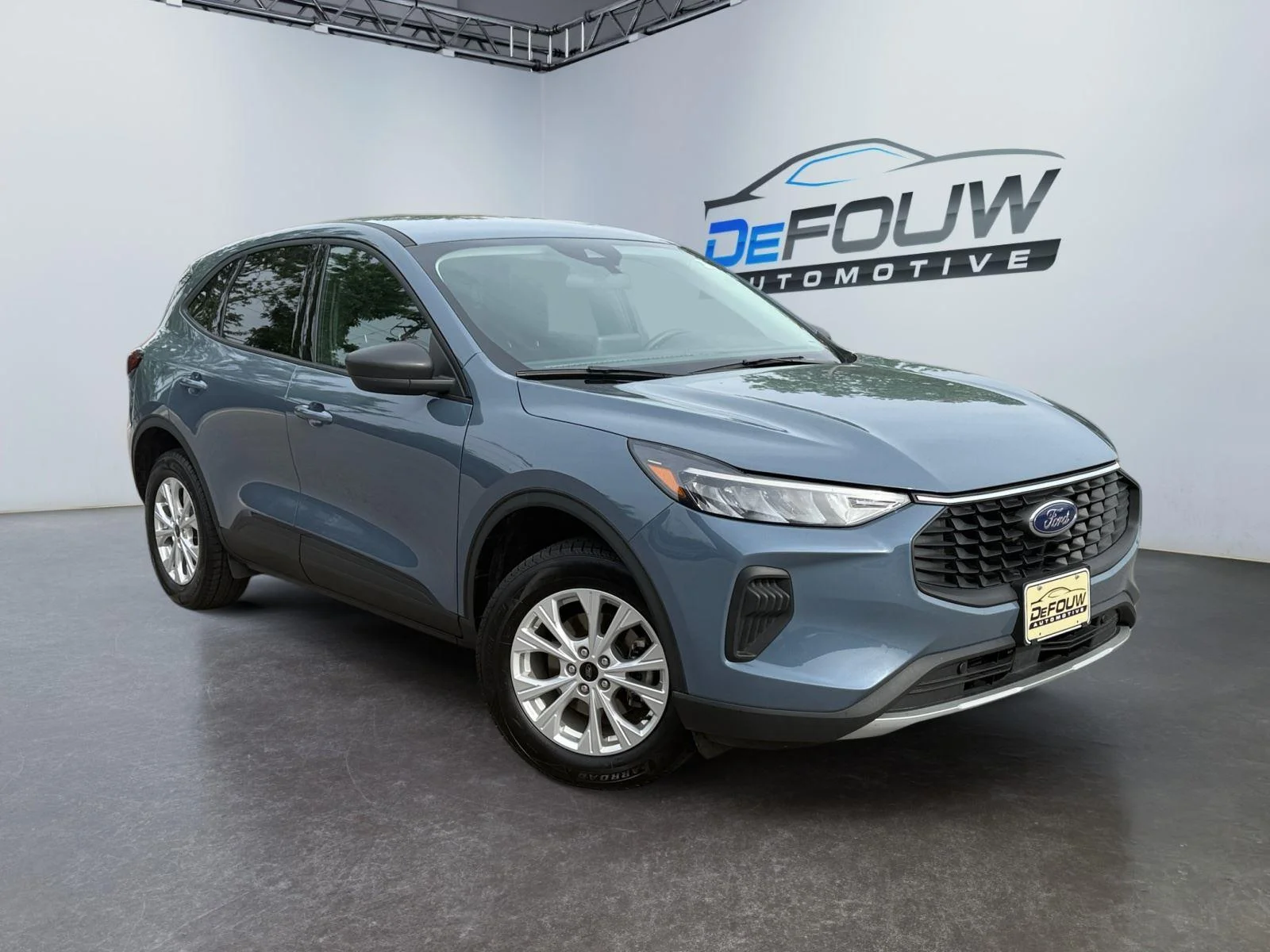 Used 2025 Vapor Blue Ford Active image 1