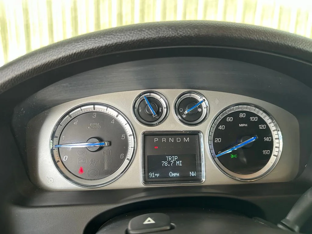 Used 2013 White Cadillac Premium image 33