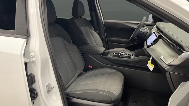 New 2026 Bright White Clear-Coat Exterior Paint Jeep Laredo image 24