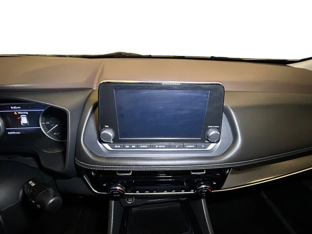 Used 2021 Brilliant Silver Nissan SV image 11