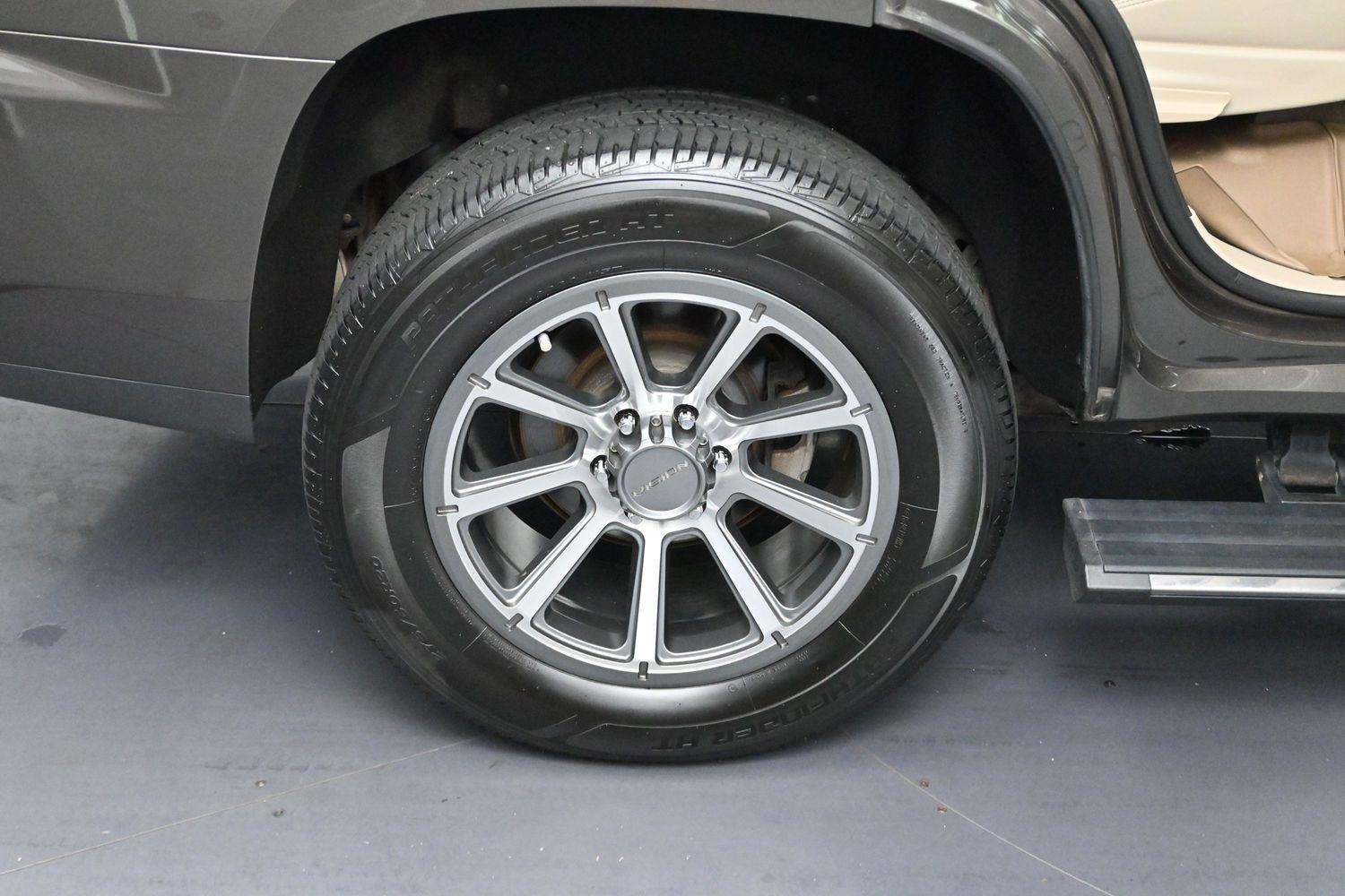 Used 2019 Smokey Quartz Metallic GMC Denali image 41