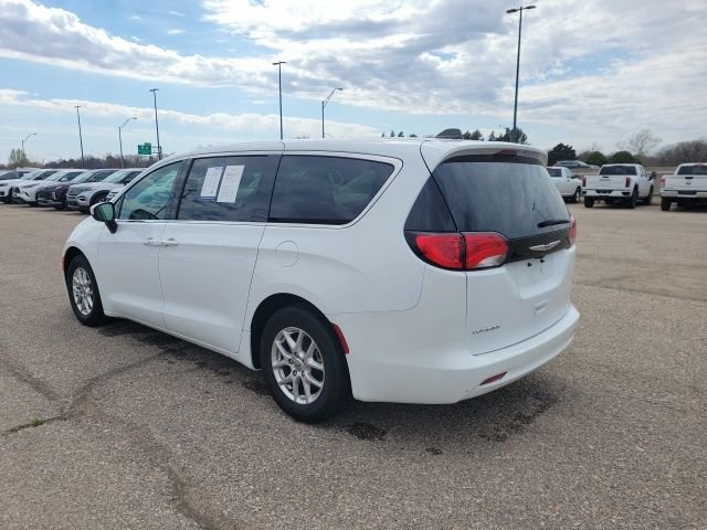 2023 Chrysler Voyager LX - Photo 24