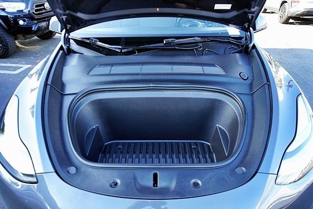 Used 2023  Tesla Long Range image 39