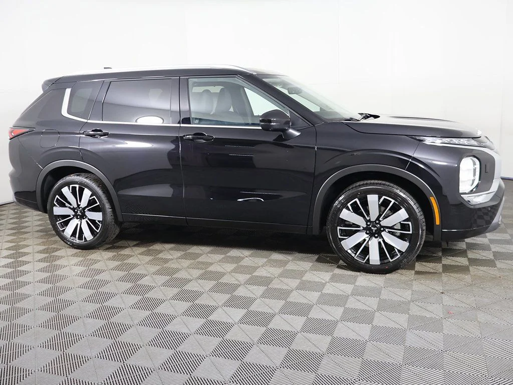 2025 Mitsubishi Outlander SEL - Photo 22