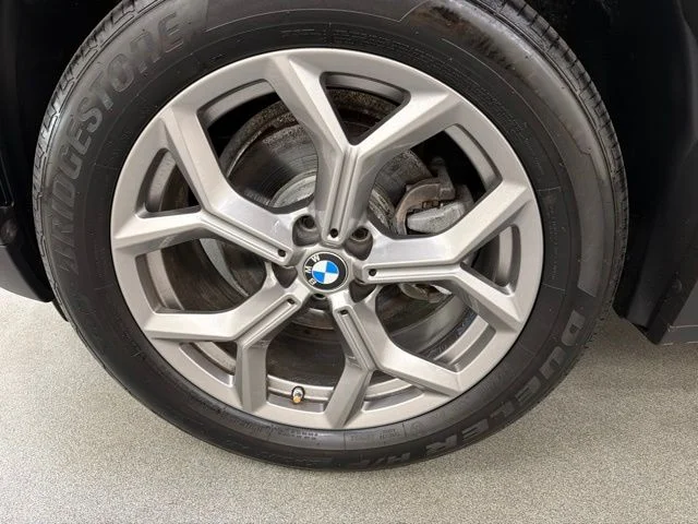 Used 2024 White BMW xDrive30i image 29