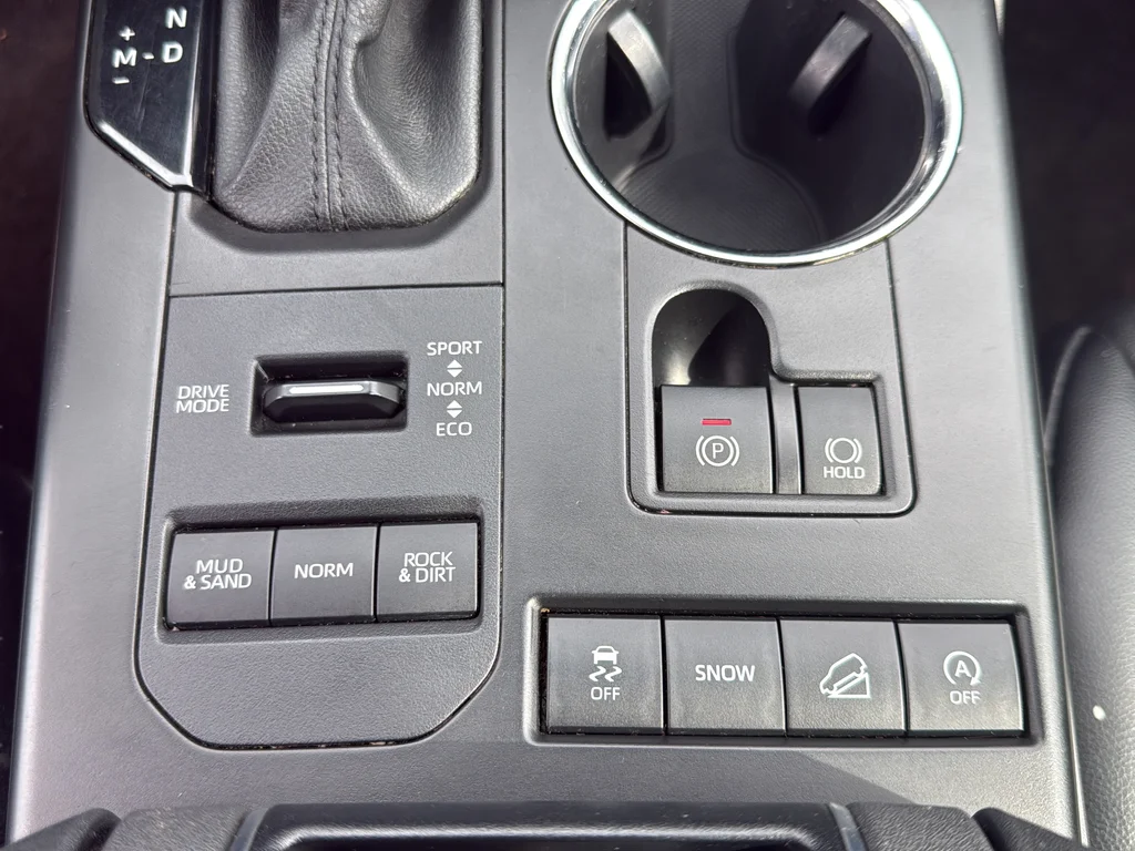 Used 2021  Toyota XLE image 27