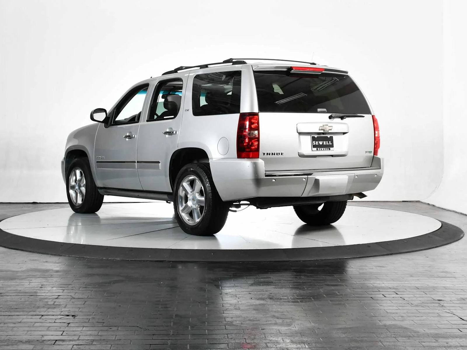 Used 2010 Sheer Silver Metallic Chevrolet LTZ image 3
