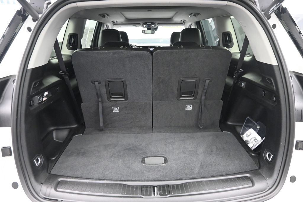 Used 2023 White/off-white Jeep Limited image 12