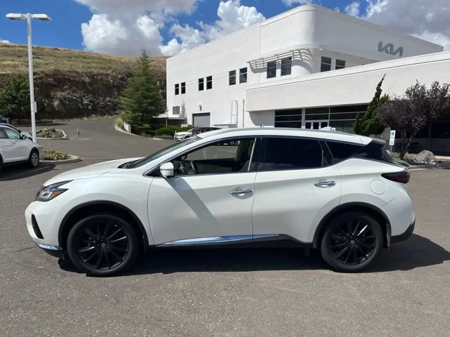 Used 2021 Pearl White Tricoat Nissan SL image 12