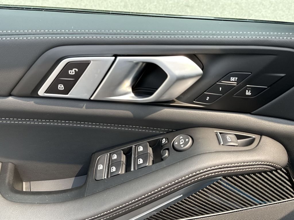 New 2026 Black BMW M60i image 13