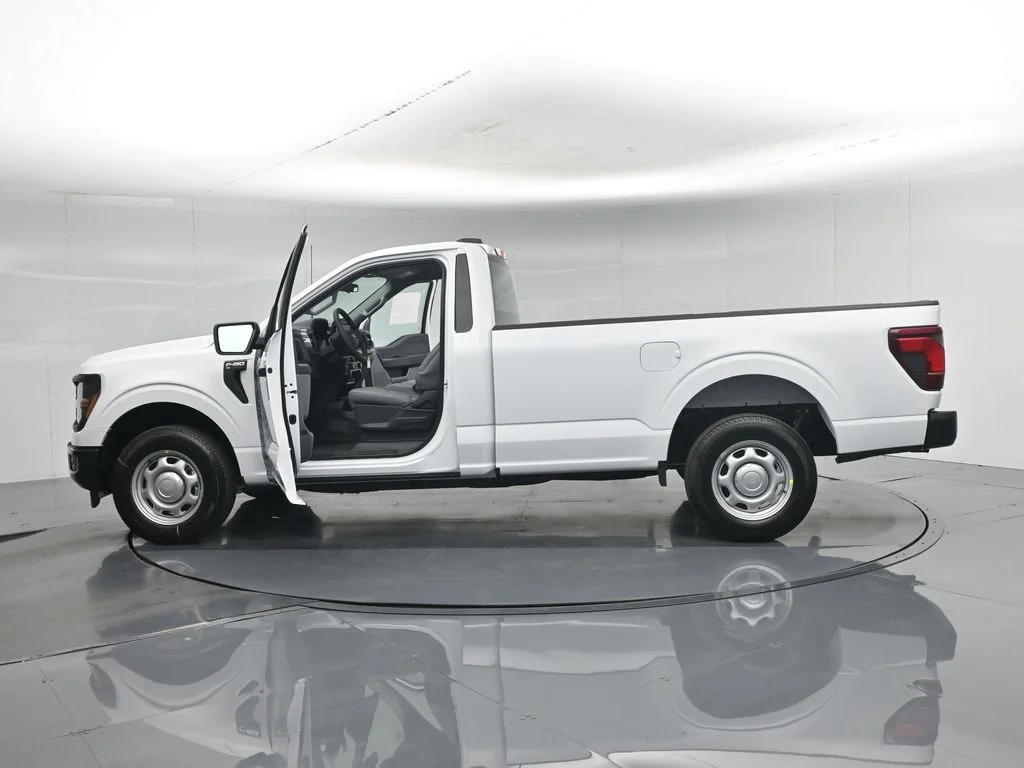 New 2026 Oxford White Ford XL image 4