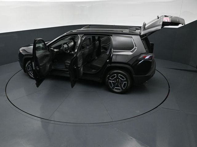 New 2026 Diamond Black Crystal Pearl-Coat Exterior Paint Jeep Limited image 27