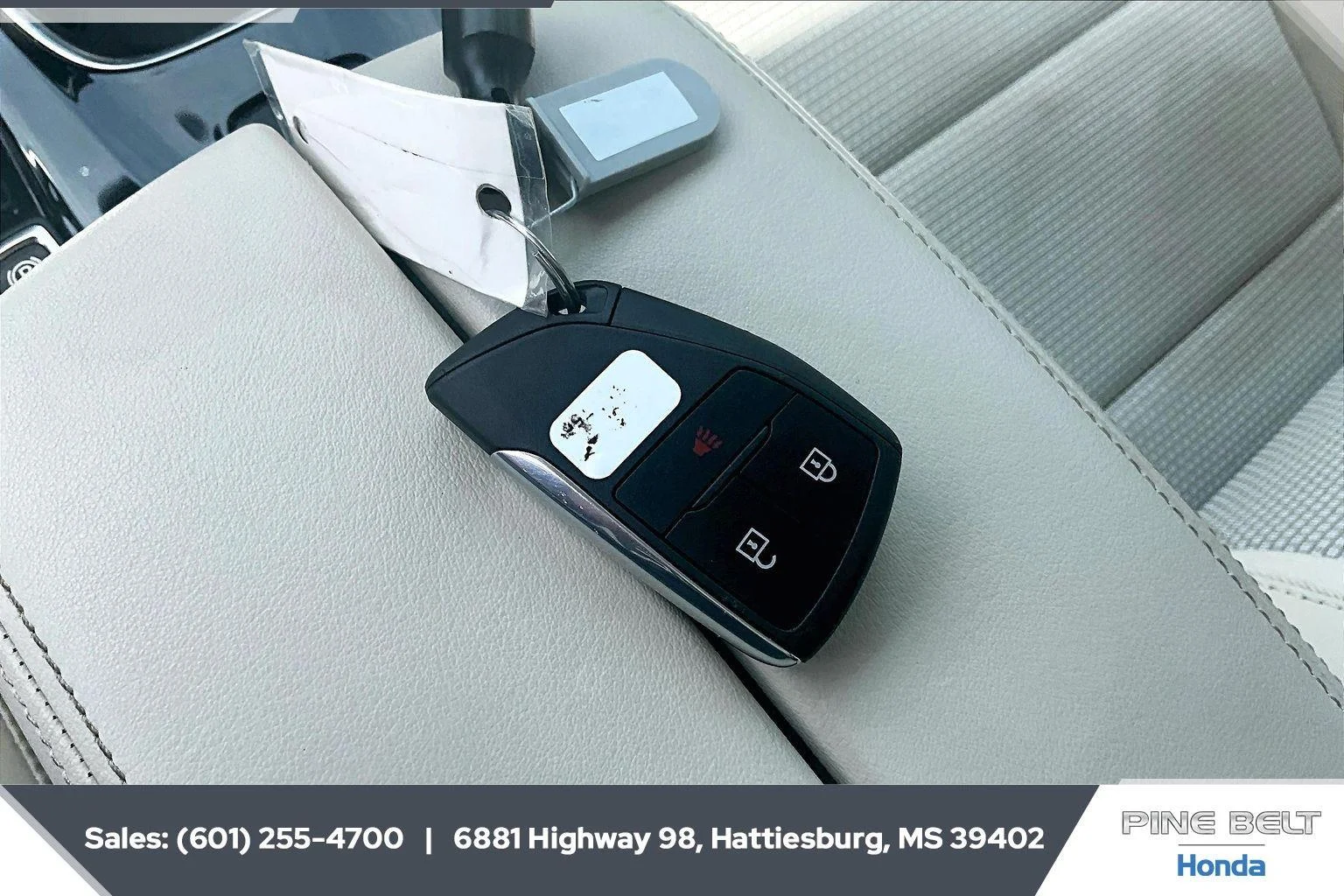 Used 2023 Summit White Buick Preferred image 9
