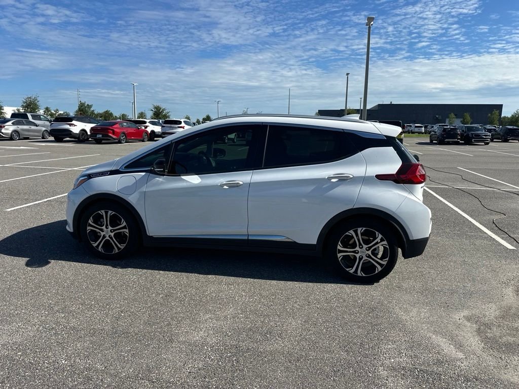 Used 2020 White Chevrolet Premier image 10