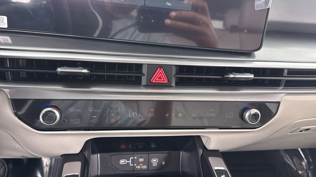 2025 Kia Sorento S - Photo 26