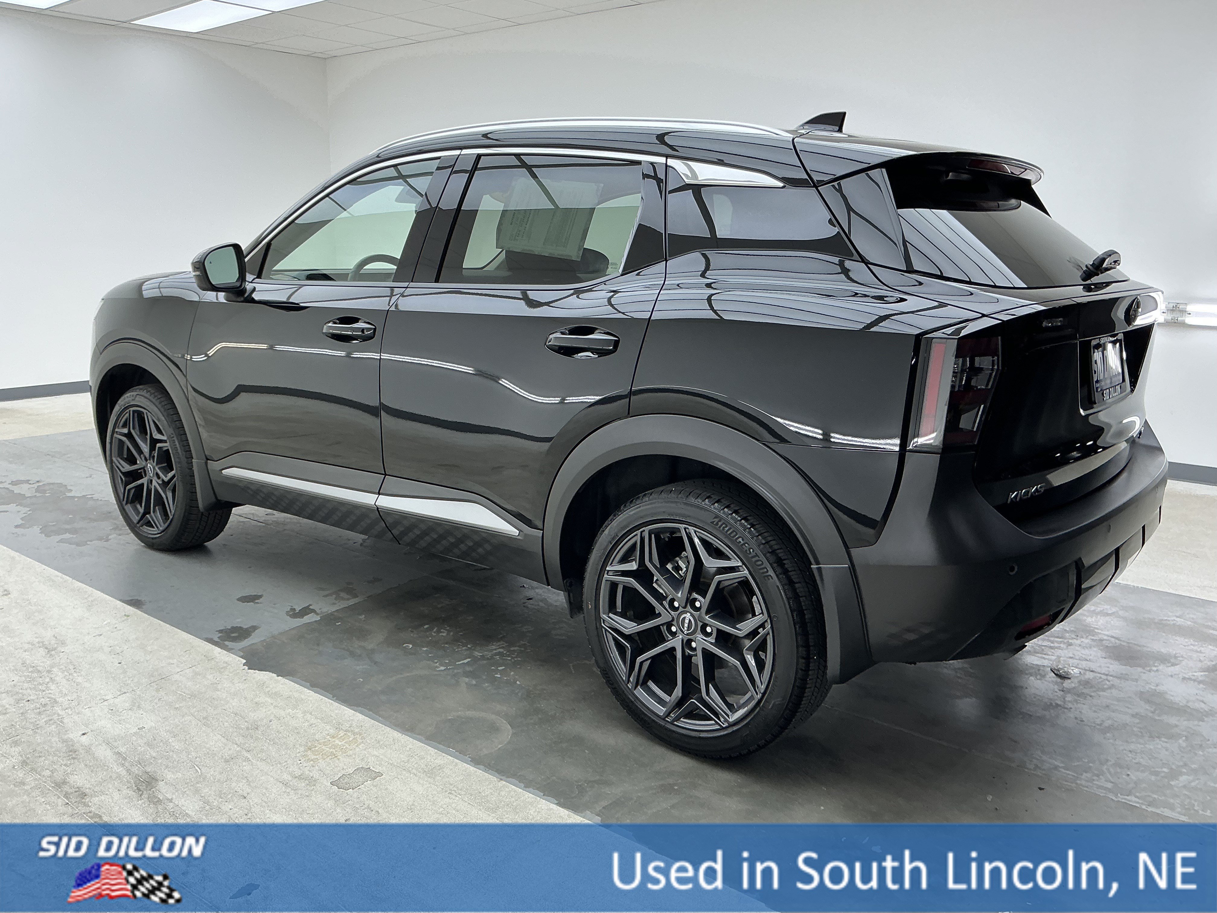 Used 2025 Super Black Nissan SR image 6