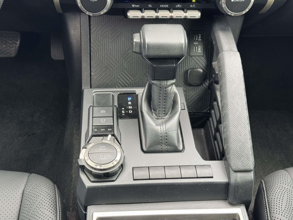 Used 2025  Toyota SR5 image 6