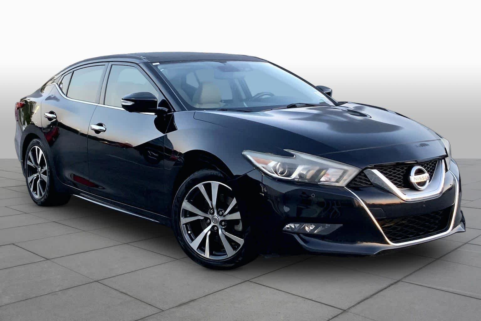 Used 2017 Super Black Nissan Platinum image 3