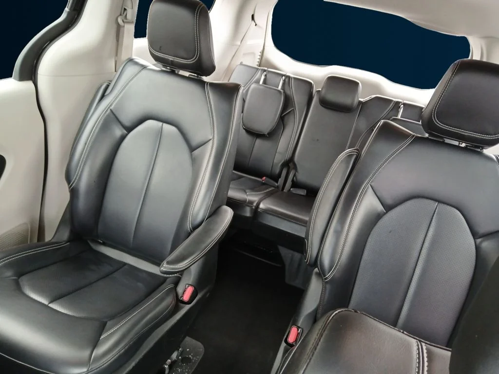 Used 2023 Black Chrysler Touring L image 16
