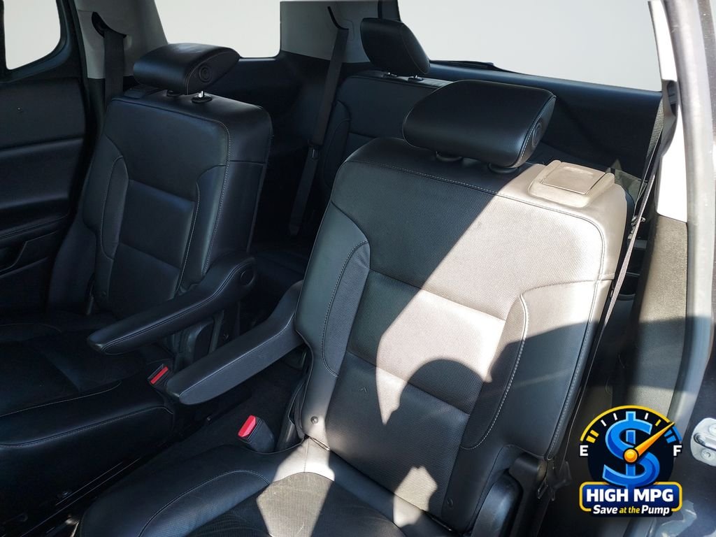 Used 2017 Silver GMC SLT-2 image 35