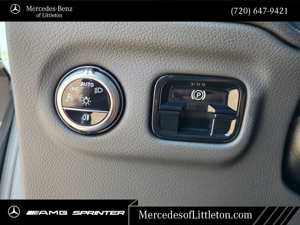 New 2026 Black Mercedes-Benz 320 SUV image 21