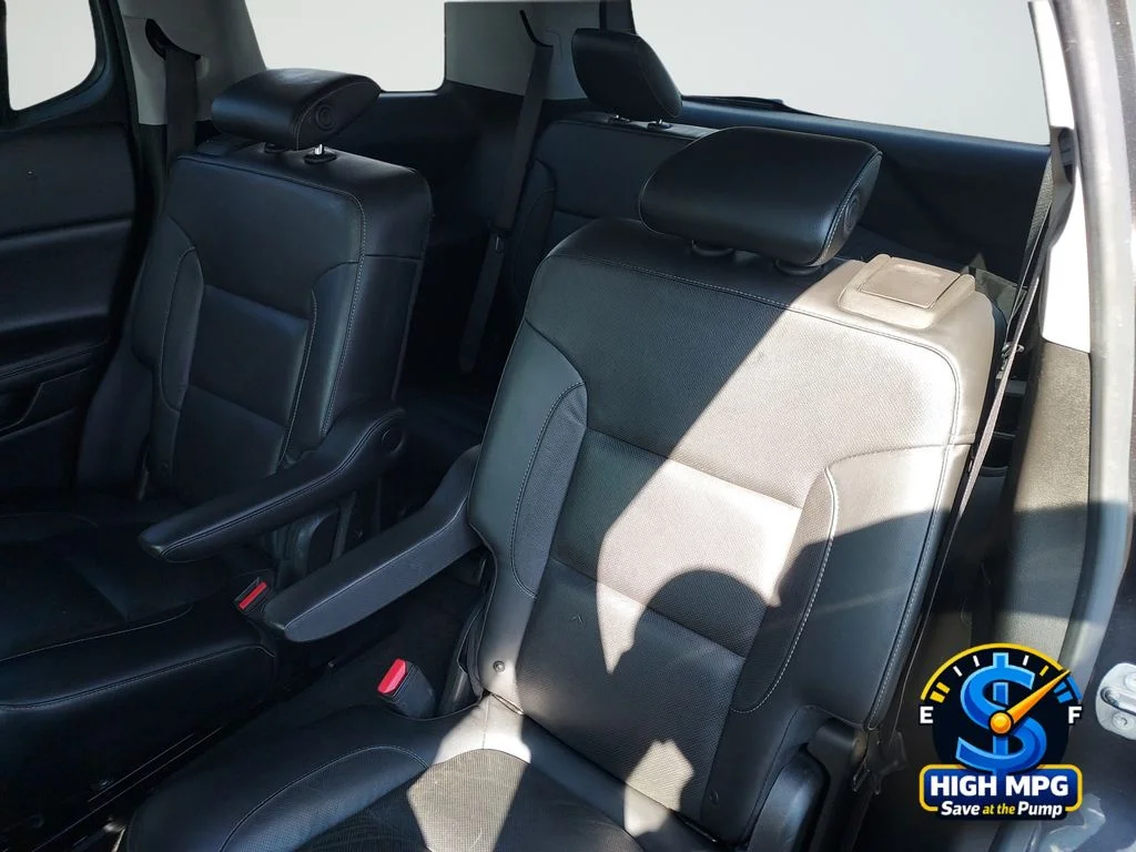 Used 2017 Silver GMC SLT-2 image 35